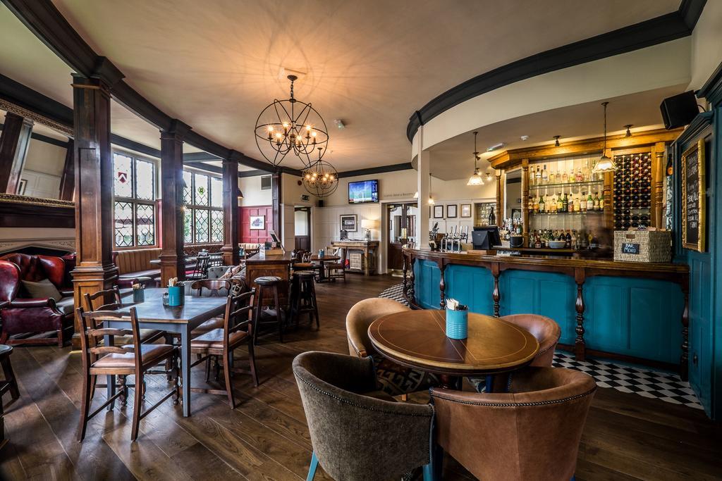 Bridge Hotel Гринфорд Экстерьер фото