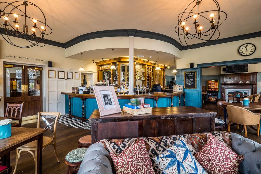 Bridge Hotel Гринфорд Экстерьер фото